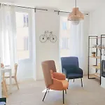 Chic And Modern Apt 5 Min From The Beach